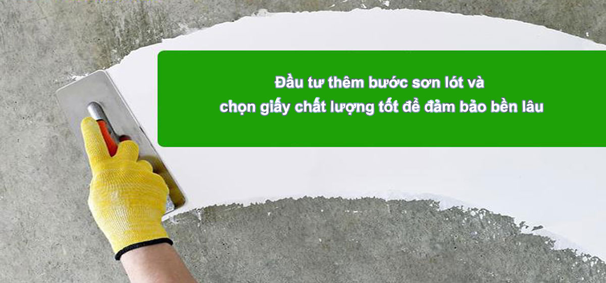 Thi công giấy gián tường nên đầu tư thêm lớp sơn lót và giấy chất lượng đảm bảo bền lâu